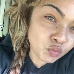 Meet your Posher, Nadia